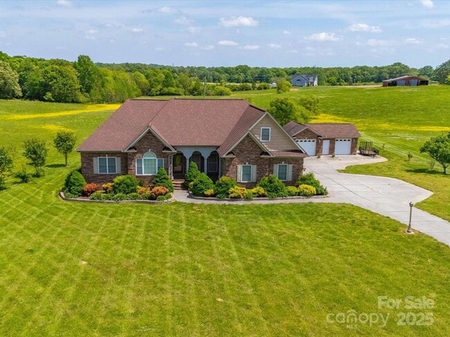 Building Photo - Gorgeous 3 Bed/2 Bath Home for Rent