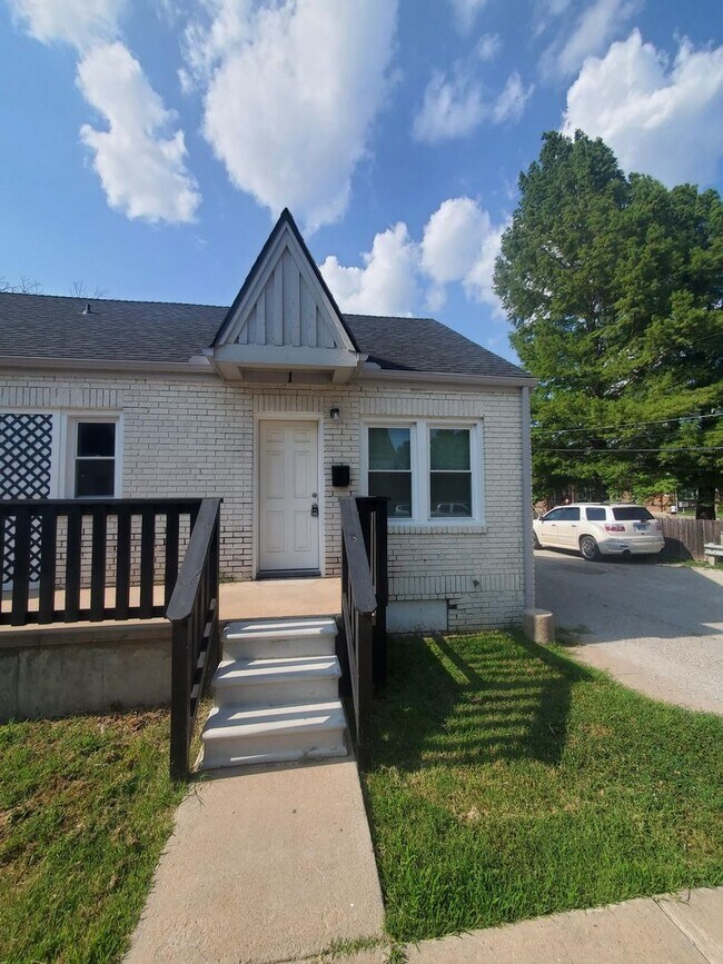 Building Photo - 304 S Hydraulic Ave Unit 304 S Hydraulic 1 Rental