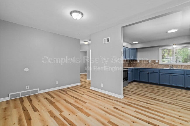 Photo - 10465 Lord Dr