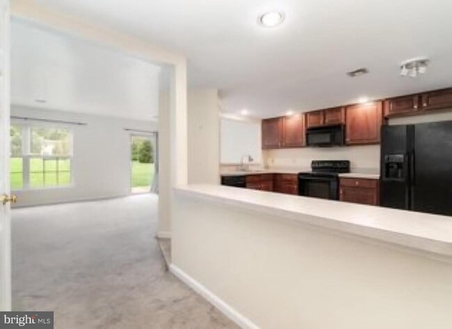 Photo - 471 Stonehedge Ln