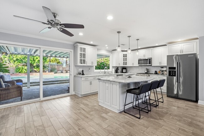 Photo - 19833 Blythe St