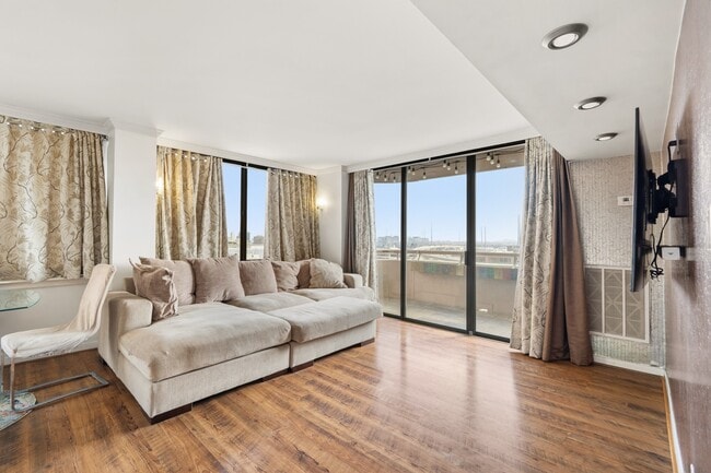Photo - 3525 Sage Rd Unidad 1204
