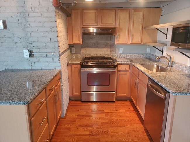 Kitchen - 1016 Jefferson St Unit #4