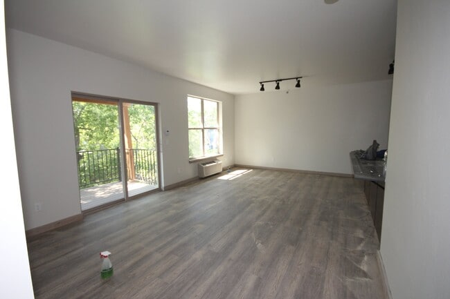 Photo - 718 Edgewood Pl Unit 102