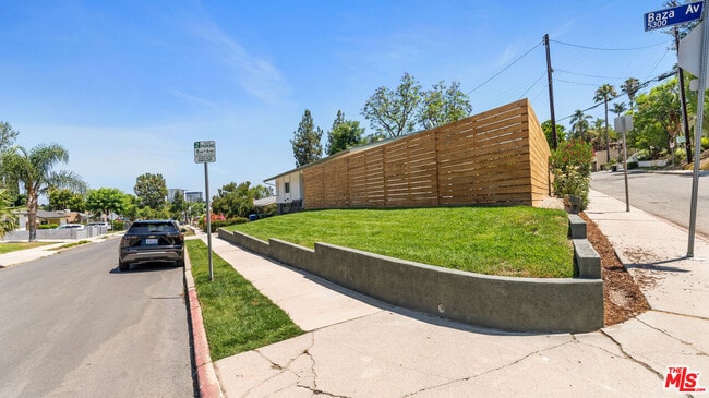 Photo - 5304 Baza Ave