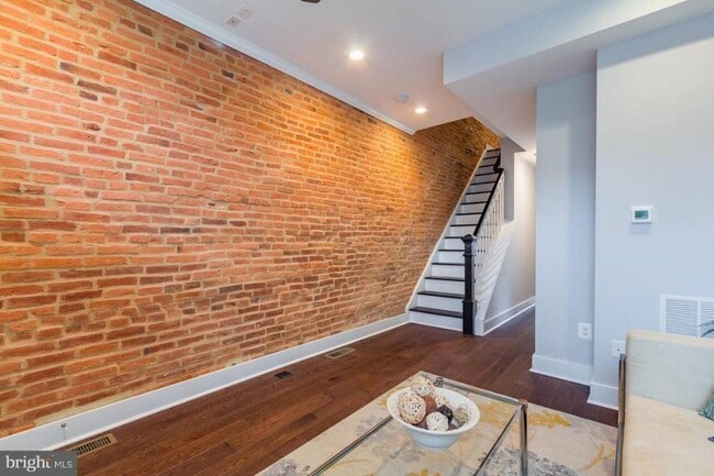 Photo - 9 E Fort Ave