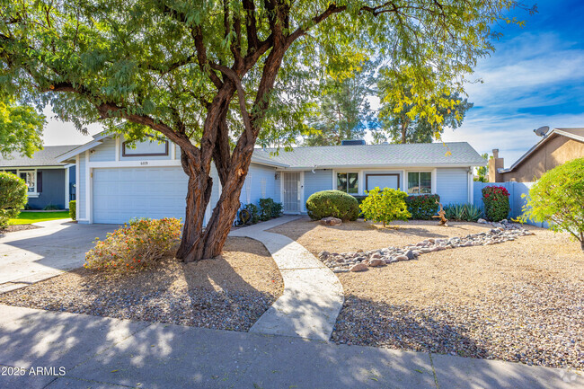 Building Photo - 6819 E Grandview Dr Rental
