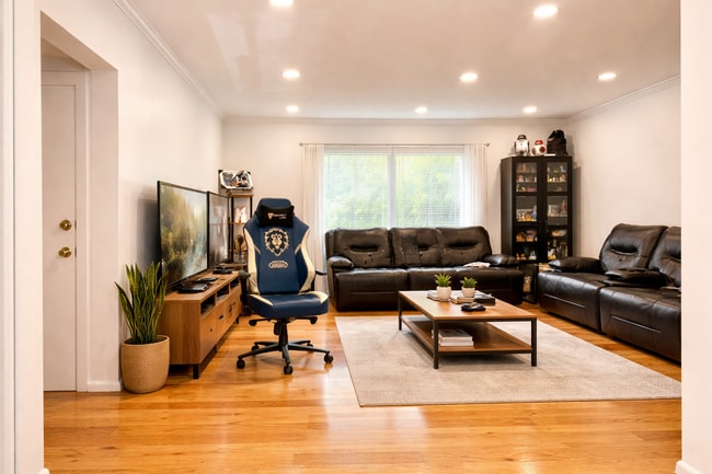 Photo - 166 Lake Shore Rd Unit 1