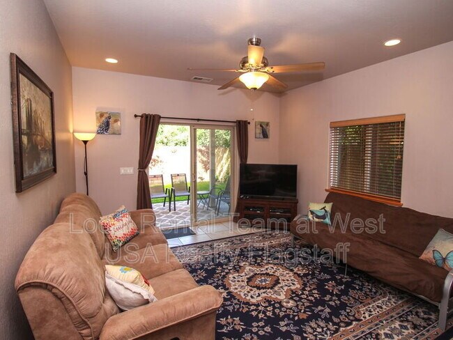 Photo - 2325 N East St