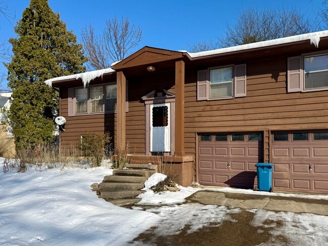 Photo - Three Bedroom Home in Portage