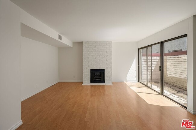 Photo - 1805 S Barrington Ave