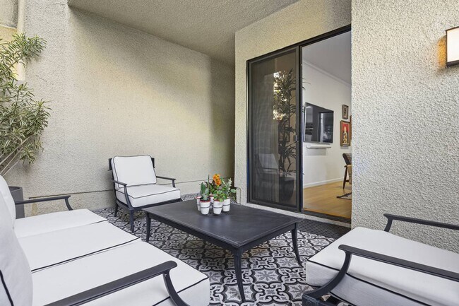 Photo - 2237 Century Hill