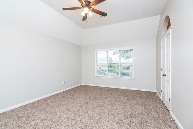 Photo - 6391 Braybourne Main