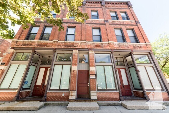 Building Photo - 2954 N Racine Ave Rental