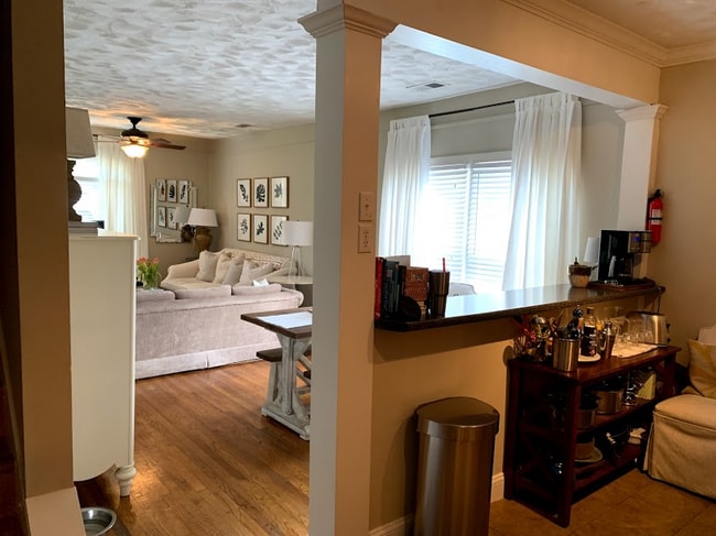 2105 English Village Ln Unidad A