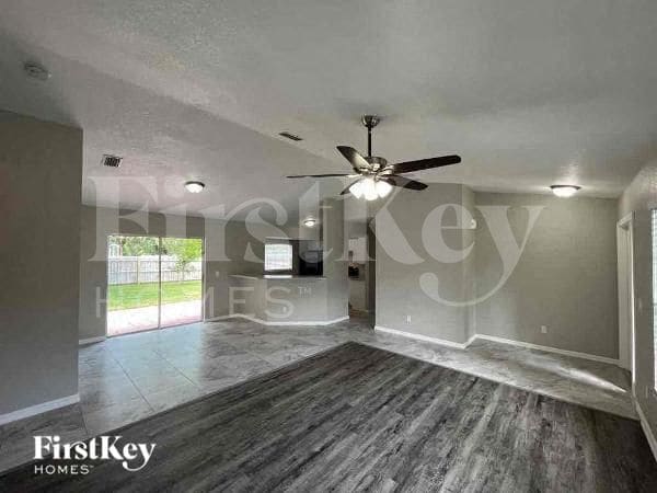 Photo - 2813 Parlay Ln
