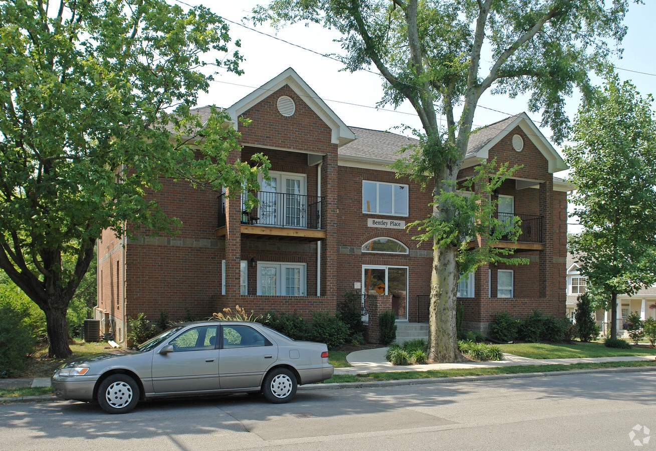 Photo - 3147 Parthenon Ave Apartments
