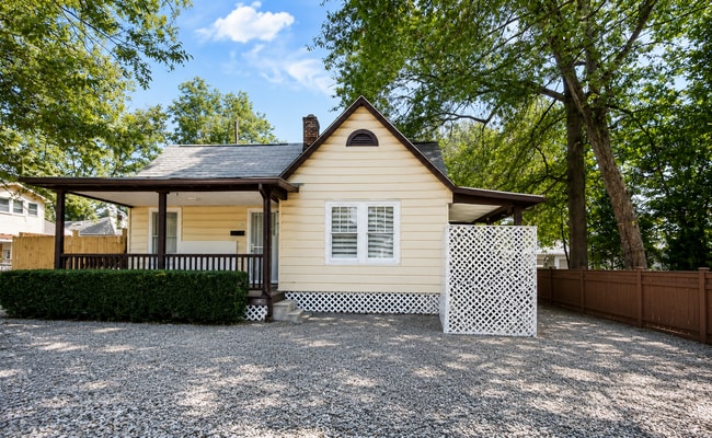 1003 Center St NW