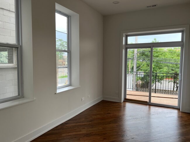 Photo - 2215 W Chicago Ave Unit 3R