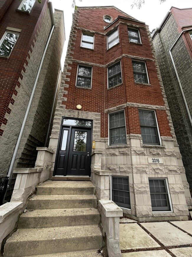 Building Photo - 3316 N Damen Ave Unit 2