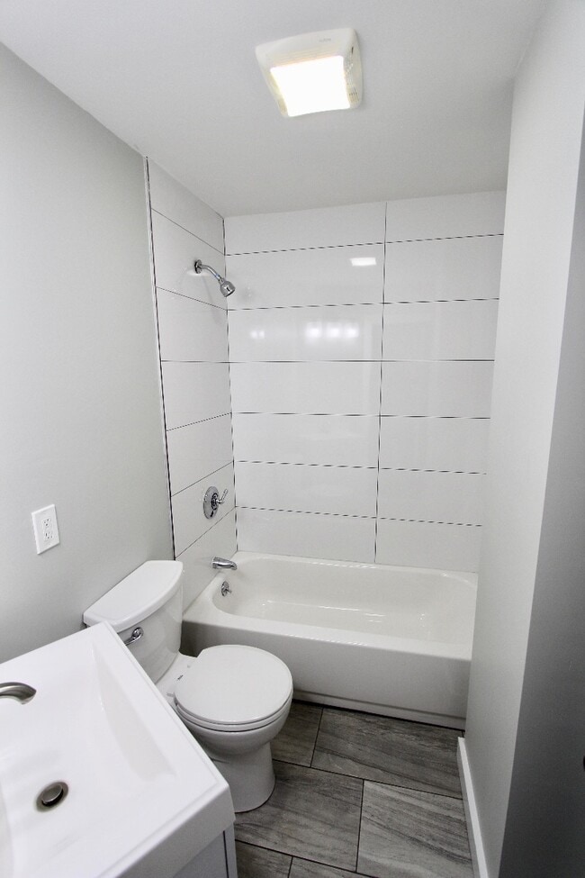Photo - 94 E Cottage St Unit Amazing 4 bed/2 bath, Cats Friendly