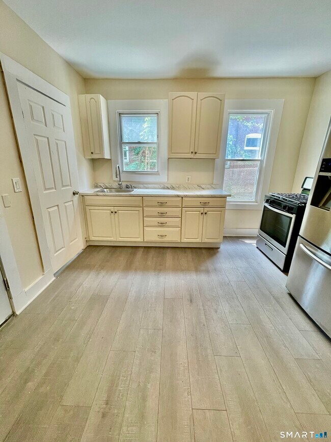 42 Cabot St