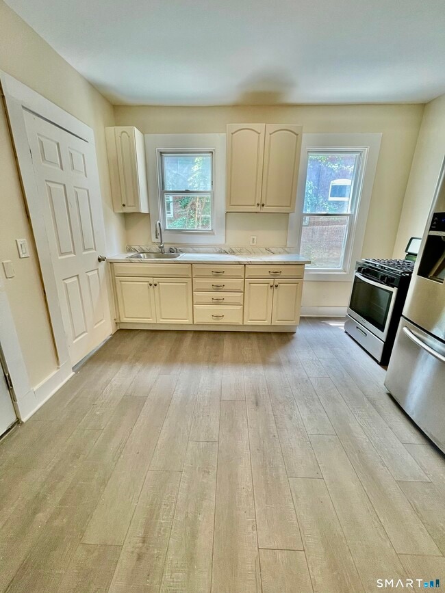 Photo - 42 Cabot St