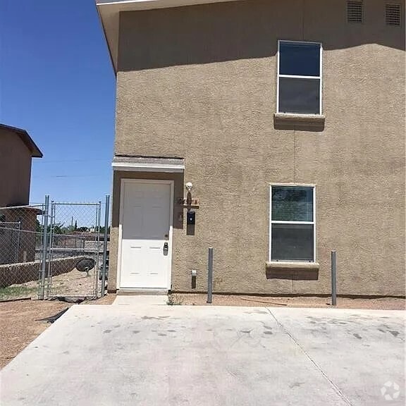 Building Photo - 8497 Roseway Dr Unit A Rental