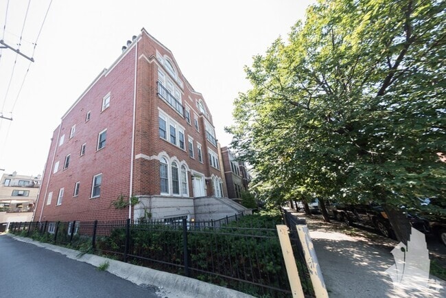 Building Photo - 2741 N Southport Ave Unit 2743-1n Rental
