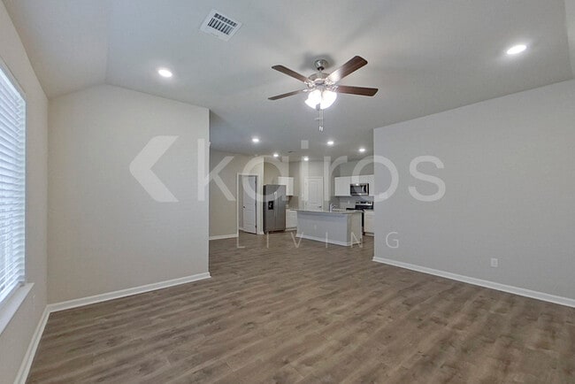 Photo - 208 Yardley Ct