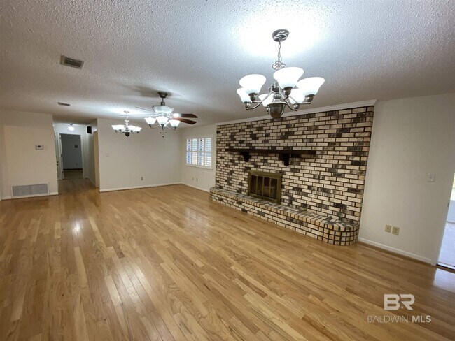 Photo - 22022 Nelson St