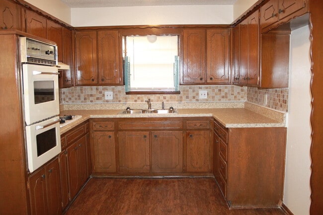 Photo - Move in Special!!  $250 off 2nd Month's rent!