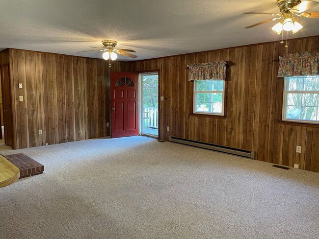 Photo - 2 BED 2 BATH HOME. $1,300 RENT $1,300 DEPOSIT