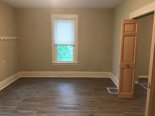 Photo - 1616-18 Emerson Ave N Unidad 1618