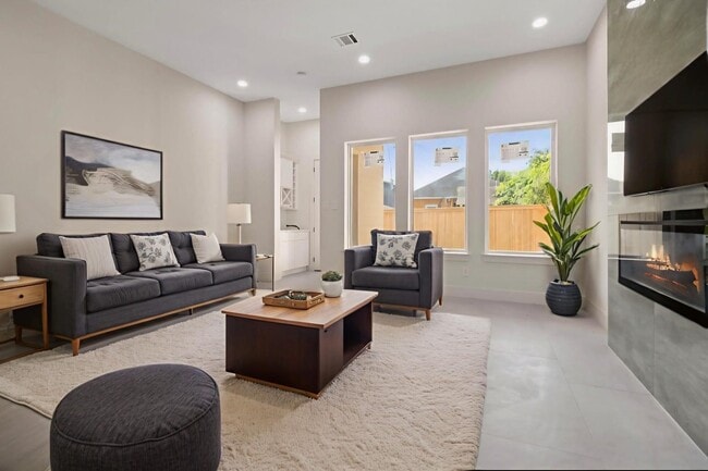 Building Photo - 5117 Schuler St