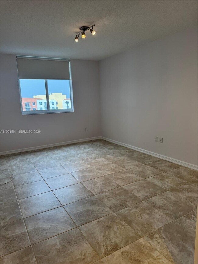 Photo - 18800 NE 29th Ave Unit 822