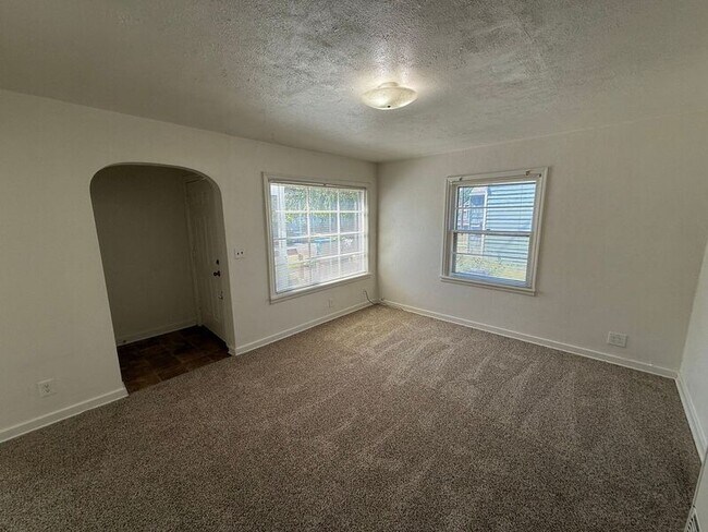 Photo - 1345 Lee St SE