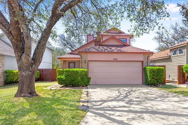 Building Photo - "Charming 4-Bed Retreat with Scenic Views ... Rental