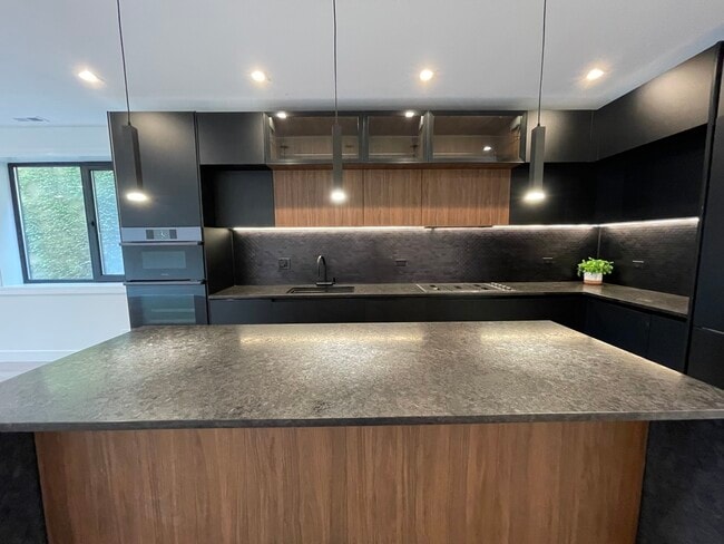 Photo - 719 N Elizabeth St Unit 2