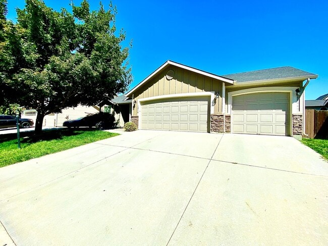 Photo - 4 bedroom PLUS office or 5th bedroom in NW Meridian Avail Mid August