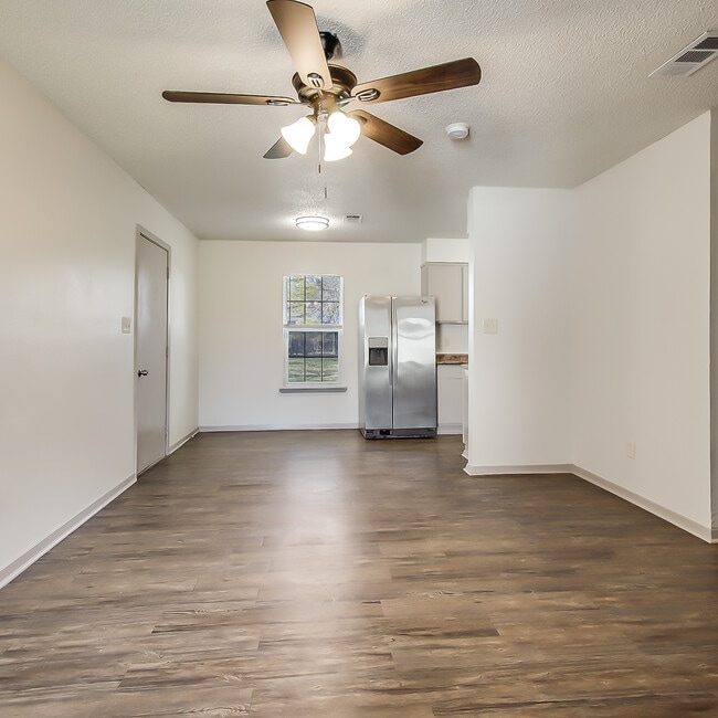 Photo - 3BR/1.0BA Single Family - Seagoville