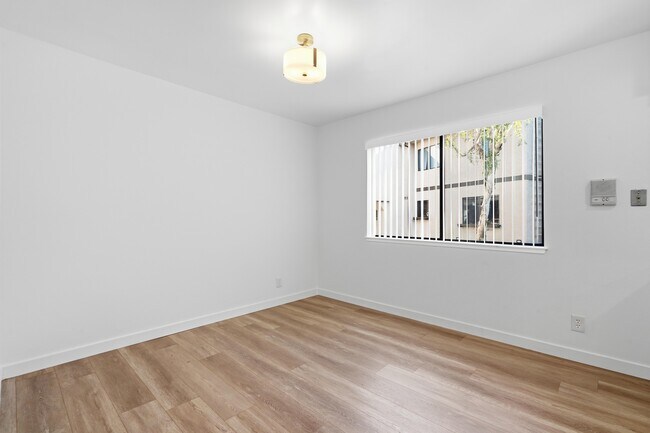 Photo - 9000 Vanalden Ave