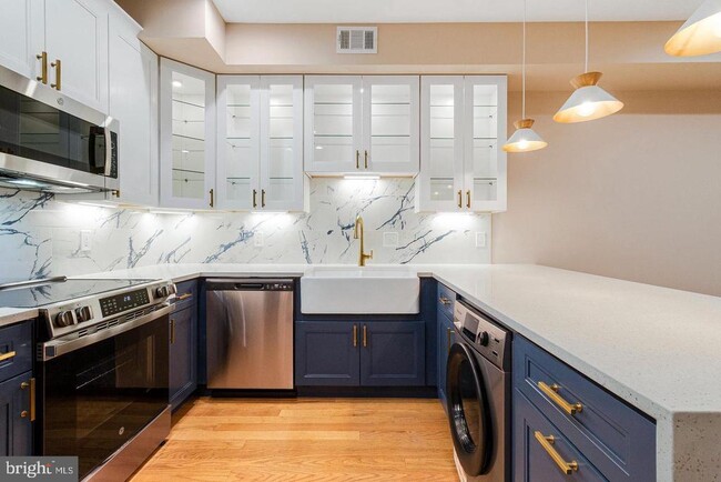 Photo - 1609 17th St SE Unit 202