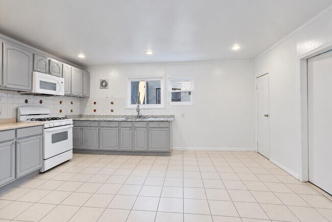 Photo - 303 43rd St Unit 2