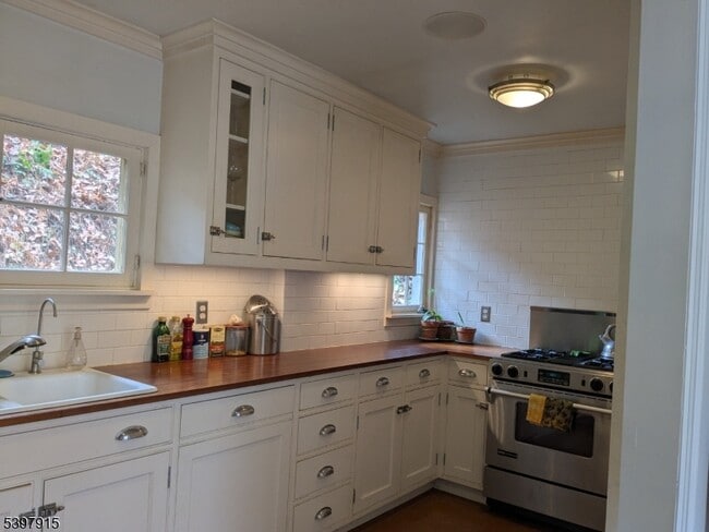 Photo - 445 Miller Park Rd