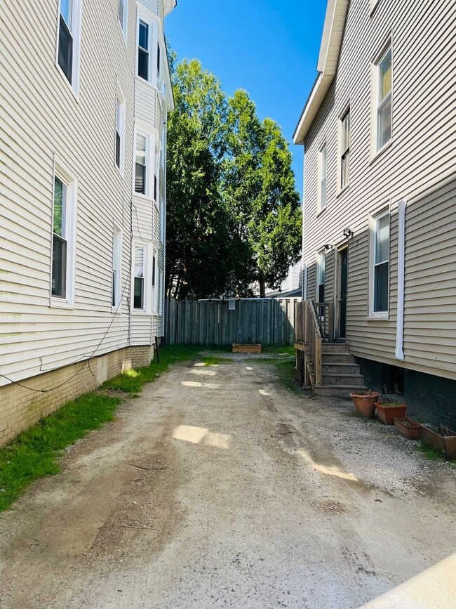 Photo - 12 May St Unit 2