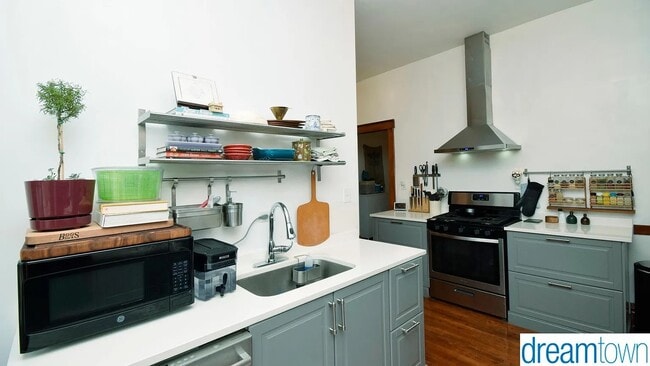 Photo - 2524 W Palmer St Unit 2