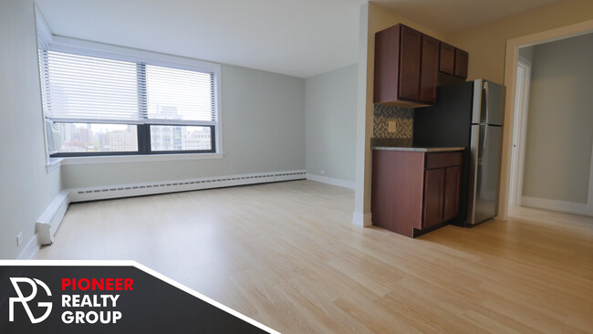 Photo - 433 W Wellington Ave