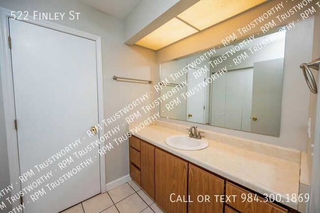 Photo - 522 Finley St