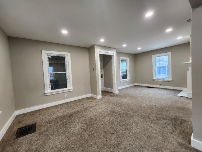 Photo - 376 De Wolf Pl